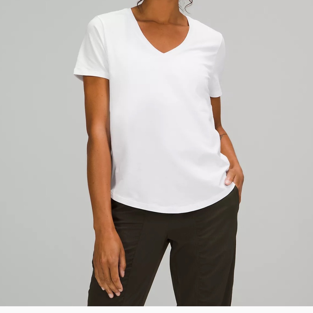Lululemon Love Tee V Neck size 4 NWOT